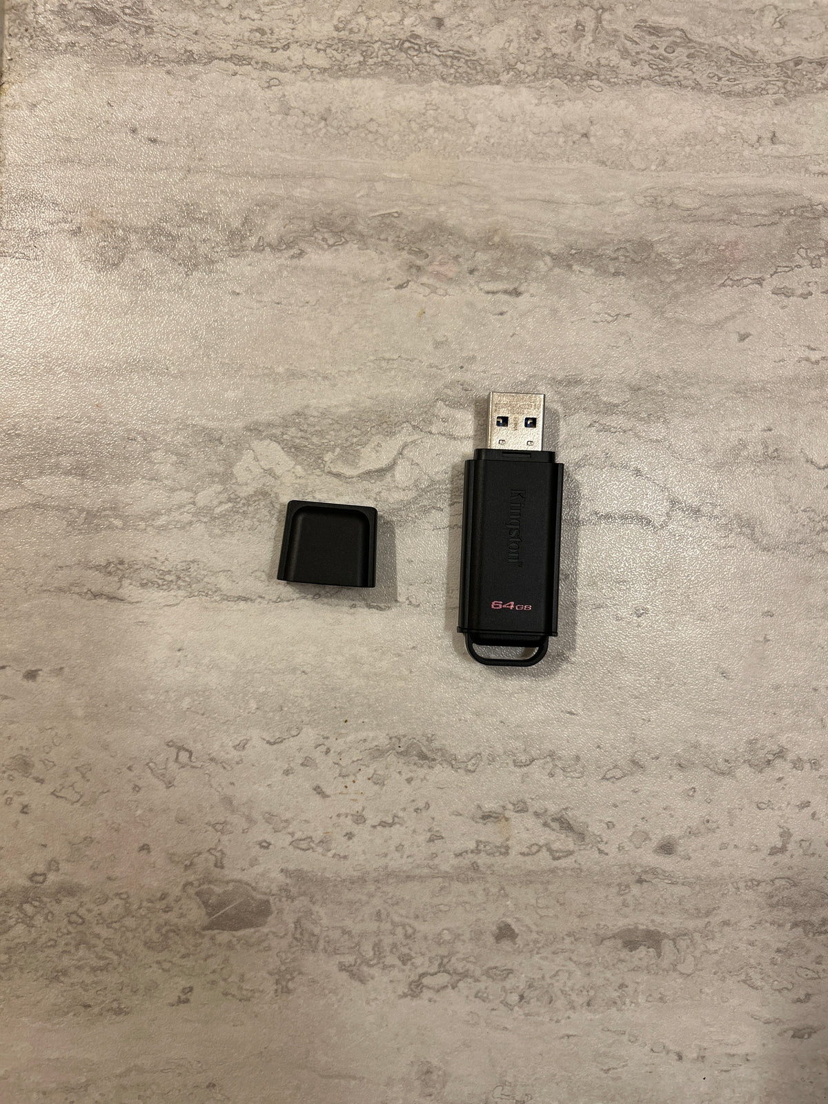 Clé USB Kingston 64 Go avec capuchon
